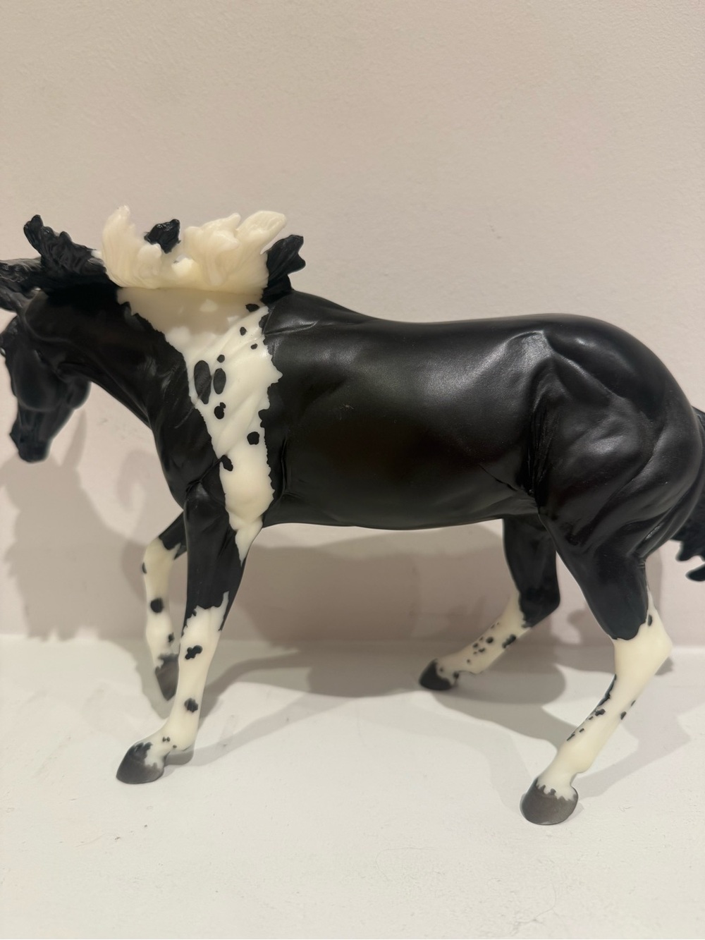 Breyer traditional “Paint me a Pepto” Model horse - Picture 5 of 9